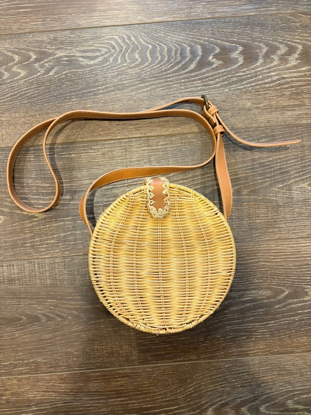 Universal Thread Woven Round Crossbody in Tan and Brown